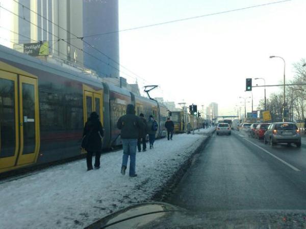 Niedługo po usunięciu awarii, pl. Zawiszy znów sparaliżowała awaria.