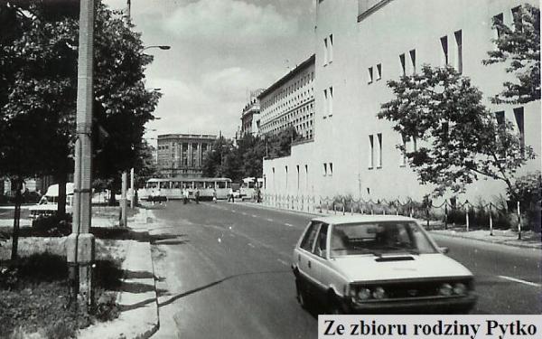 1983 - ul. Waryńskiego - zdjęcie z 20.02. pochodzi z archiwum rodziny Pytko. Autorem zdjęcia jest Leopold Pytko.