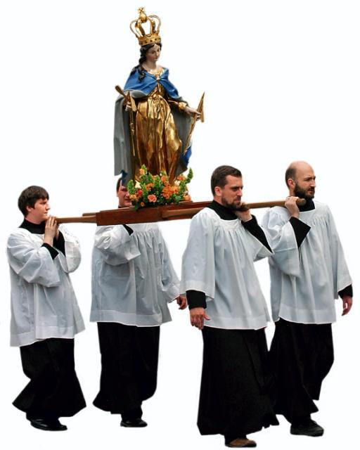 Figura NMP noszona  jest podczas procesji  w Boże Ciało od drugiej połowy XVIII wieku. Na co dzień znajduje się w zakrystii kościoła oo. Jezuitów