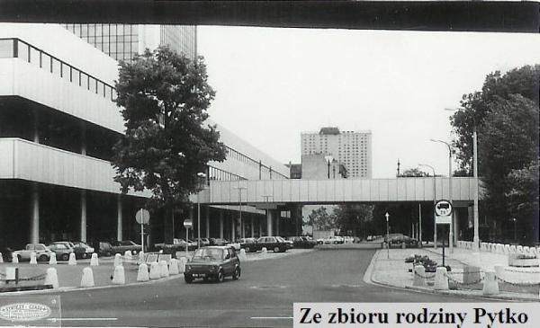 Zdjęcie z 1991 roku przedstawia ul. Nowogrodzką.