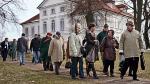 Po zwiedzaniu pałacu wyprawa ruszyła na topienie marzanny