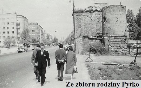 Zagadka z 18 kwietnia. Rok 1960. Na zdjęciu przedstawiony jest Domek Mauretański na ulicy Puławskiej