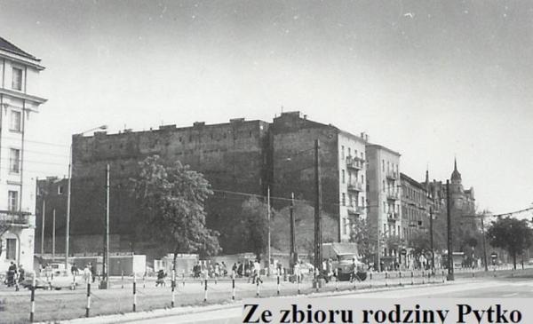 1970 rok. Zdjęcie konkursowe z 9 maja. Przestawia ulicę Targową przy Białostockiej.