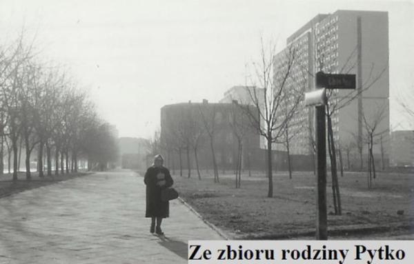 1971 rok. Zdjęcie przedstawia skrzyżowanie Chłodnej z Jana Pawła II. Zdjęcie konkursowe z 23 maja.