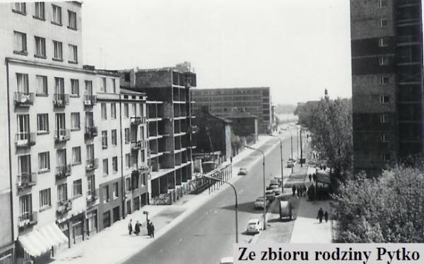 1967 rok. Zdjęcie przedstawia ulicę Solec. Zdjęcie konkursowe z 30 maja 2009 roku.