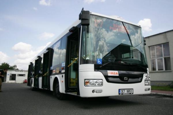 Nowoczesny autobus będzie jeździł po stołecznych ulicach przez dwa tygodnie