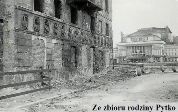 Zdjęcia konkursowe z 21 XII. Zdjęcie jest z 1960 roku i przedstawia ul. Hipoteczną.