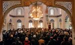 *Piątkowa  modlitwa  w jednym  z meczetów  w berlińskiej dzielnicy  Kreuzberg,  zamieszkałej przez Turków