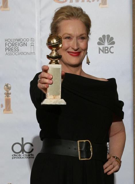 Meryl Streep. Czerwona szminka i gruby pas. Nieprawda, że mało wieczorowo! Meryl - brawo!