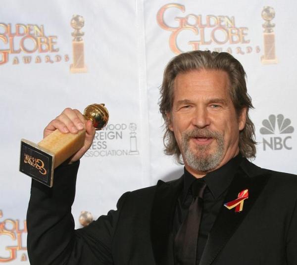 Jeff Bridges postawił na klasyczną czerń w różnych 