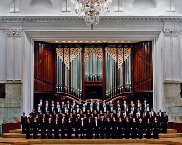  Podobny hołd – również ofiarom tragedii pod Smoleńskiem – złożą swoim koncertem chór i orkiestra  Filharmonii Narodowej