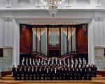  Podobny hołd – również ofiarom tragedii pod Smoleńskiem – złożą swoim koncertem chór i orkiestra  Filharmonii Narodowej
