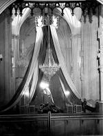 Przed mszą pogrzebową – ciało marszałka Piłsudskiego w katedrze św. Jana