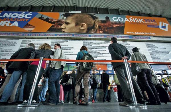 Na Dworcu Centralnym pasażerowie mieli wczoraj ogromne kłopoty  z uzyskaniem informacji  na temat kursowania pociągów  