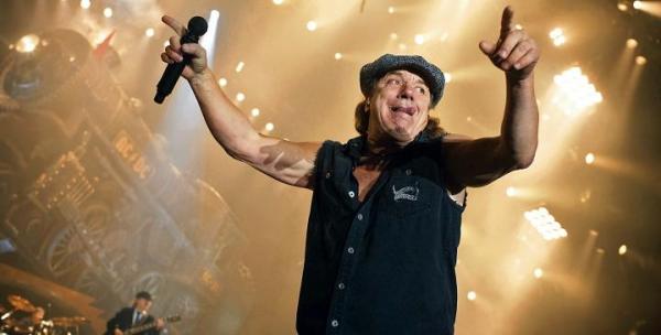 Muzycy AC/DC w jakiś tajemny sposób posiedli umiejętność przekazywania w swoich piosenkachnieprawdopodobnej ilości energii 