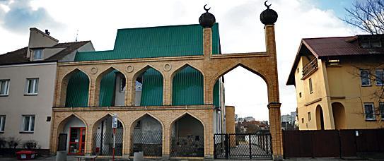 *Niby nie ma tego meczetu, a jednak jest – muzułmański dom modlitwy przy ul. Wirażowej