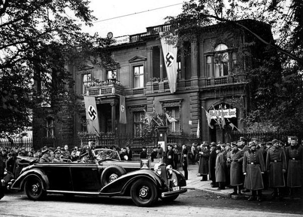 Pałac  Czetwertyńskich.  Rok 1940. Aleje Ujazdowskie 31. Wizyta Hansa Franka    