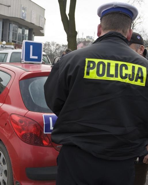 Brak uprawnień instruktora do nauki, nieważne lub źle wystawione dowody rejestracyjne pojazdów, brak obowiązkowych kart przebiegu zajęć i gaśnic w samochodach – to najczęstsze uchybienia