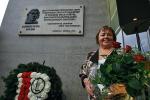 Pamiątkową tablicę na stadionie Legii odsłoniła żona tragicznie zmarłego piłkarza Mariola Deyna 