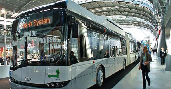 *Jaki autobus hybrydowy będzie jeździł po Krakowskim Przedmieściu? Walczą m.in. Solaris Urbino 18 Hybrid pokazany wczoraj w Kielcach...