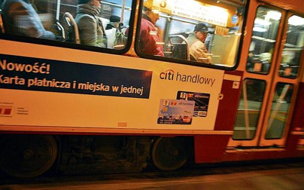 Bank dostał możliwość reklamowania się m.in. na tramwajach 
