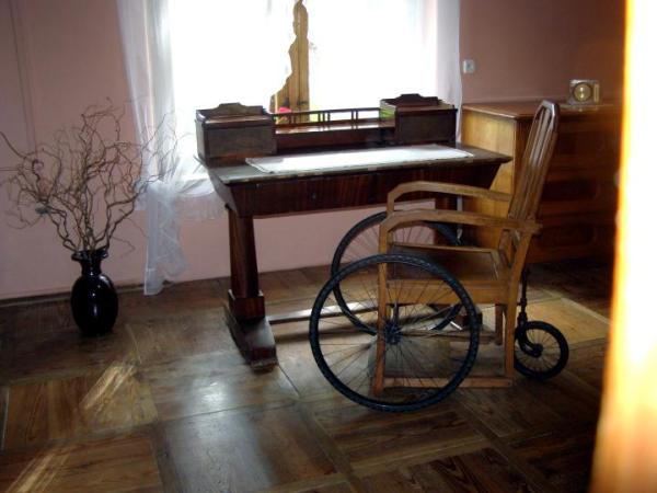Córka pisarki - Zofia ostatnie osiem lat życia spędziła na wózku inwalidzkim, specjalnie sprowadzonym z Paryża