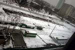 *Przykryty śniegiem plac budowy stacji Rondo Daszyńskiego
