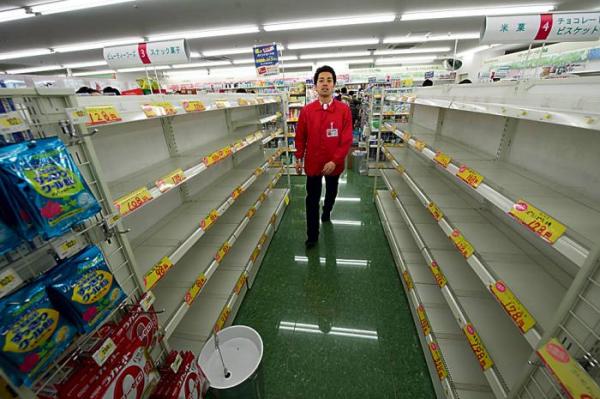 *Ze sklepów w Tokio zniknęły podstawowe produkty – takie jak chleb, woda, a nawet baterie