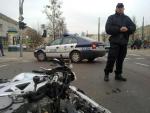 Ok. 30-letni motocyklista trafił do szpitala po zderzeniu z samochodem osobowym na skrzyżowaniu Jana Pawła i Nowolipki.