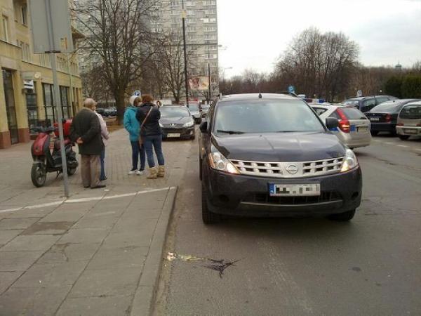 19-letni dostawca pizzy został ranny po zderzeniu z terenowym samochodem na ul. Ptasiej