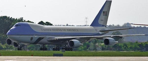 *Air Force One. Na pokładzie najpilniej strzeżonego samolotu świata przyleci w maju na Okęcie amerykański prezydent Barack Obama. Spotterzy czyszczą już obiektywy 