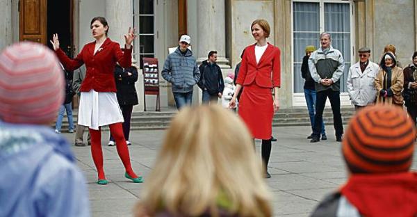 Magdalena Lewna i Izabela Koczkodaj robią flash mob 