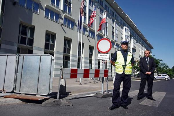 *Sheraton: tak wczoraj wyglądało wejście dla gości hotelowych  od strony ul. Konopnickiej 