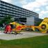 *Eurocopter na nowym lądowisku przed szpitalem klinicznym