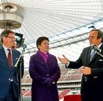 Michel Platini  (z prawej),  Hanna Gronkiewicz-Waltz  i minister sportu Adam Giersz podczas wczorajszego spotkania  na Stadionie Narodowym