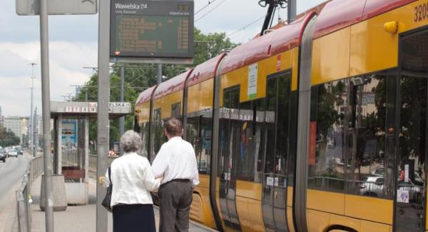 System informacji tramwajowej pokazuje na tablicach godziny na podstawie systemu GPS