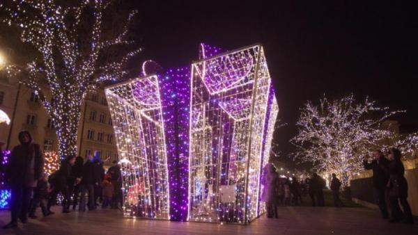Część świątecznej iluminacji w stolicy. Ta sprawna