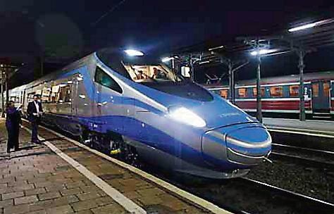 Na tory wyjechały już cztery pierwsze składy Express InterCity Premium. Frekwencja  w pierwszych pociągach wyniosła około 40 proc.  