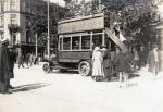 Pierwszy miejski autobus na ulicach Warszawy