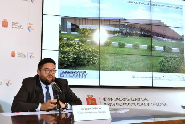 Prezentacja projektu zadaszenia toru przez wiceprezydenta Jóźwiaka