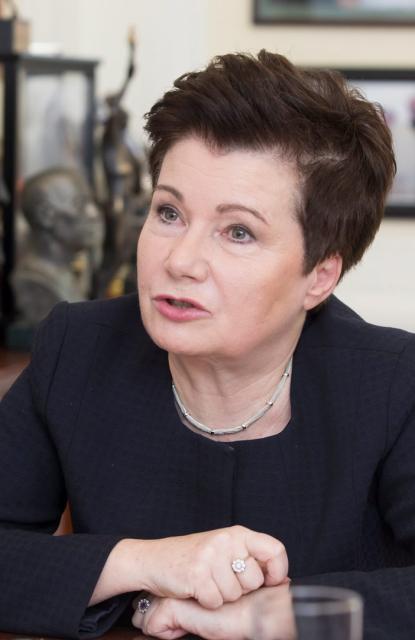 Warszawa umarza długi, resort je opodatkowuje. Na zdjęciu: prezydent Hanna Gronkiewicz-Waltz (PO).