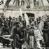 W ciągu kilku lat w ręce bolszewików wpadło niemal całe bogactwo dawnej Rosji. Na zdjęciu: żołnierze Armii Czerwonej podczas plądrowania klasztoru Simonowa w Moskwie w 1923 r.