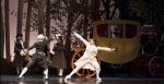Tak scena pojedynku Casanovy (Vladimir Yaroshenko) z Branickim (Maksim Woitiul) wyglądała w spektaklu „Casanova w Warszawie” Krzysztofa Pastora w Operze Narodowej.