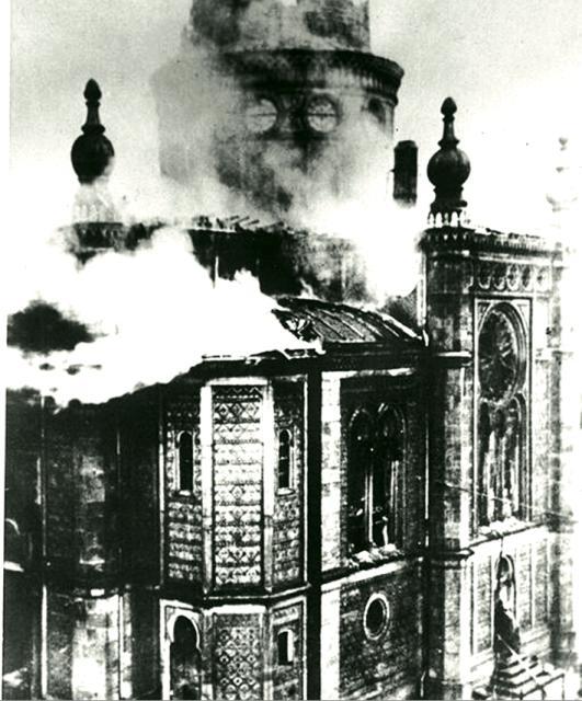 Fiasko konferencji w Évian rozzuchwaliło nazistów. Efektem był pogrom Żydów podczas nocy kryształowej. Spalono wtedy ponad 200 synagog.