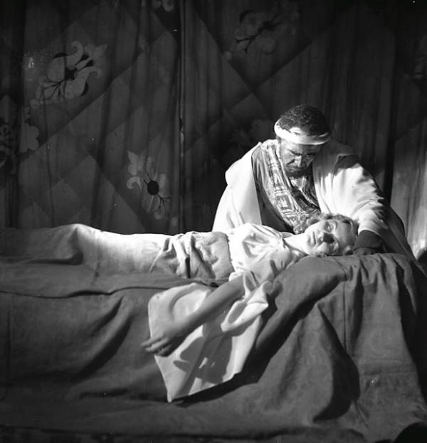 Teresa Suchecka jako Desdemona i Kazimierz Junosza-Stępowski jako Otello (1936 r.).