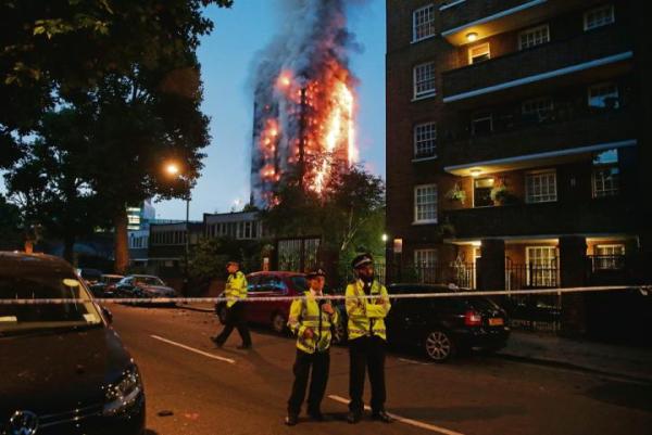 6. Płonie 27-piętrowy budynek mieszkalny w Londynie.
