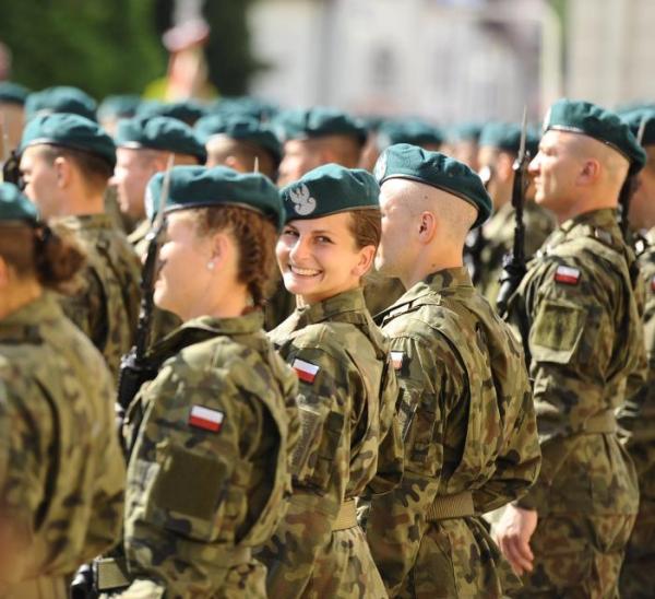 Resort obrony tłumaczy, że chce budować etos Wojsk Obrony Terytorialnej (na zdjęciu przysięga w jednej z brygad)  na wartościach bohaterów Polskiego Państwa Podziemnego.