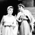 Kiedy kino trochę o niej zapomniało, skupiła się na teatrze. Na zdjęciu: Danuta Szaflarska (z lewej) jako Arycja z Elżbietą Luxemburg (Ismena) w „Fedrze” Racine’a. Teatr Narodowy, 1957 r.