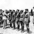 ≥Marszałek Piłsudski dekoruje Orderem Virtuti Militari V klasy oficerów i podoficerów 1. Dywizjonu Artylerii Konnej w Częstochowie (1924 r.) nac