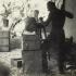 August Zamoyski  w swojej paryskiej pracowni,  w głębi rzeźba Serge’a Lifara, początek lat 30. XX wieku
